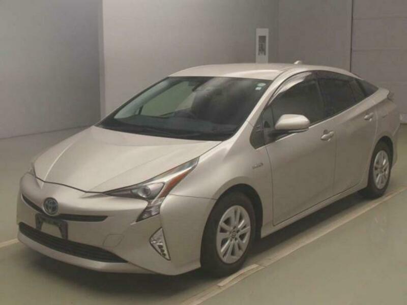 TOYOTA　PRIUS