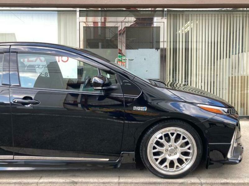 PRIUS PHV-11