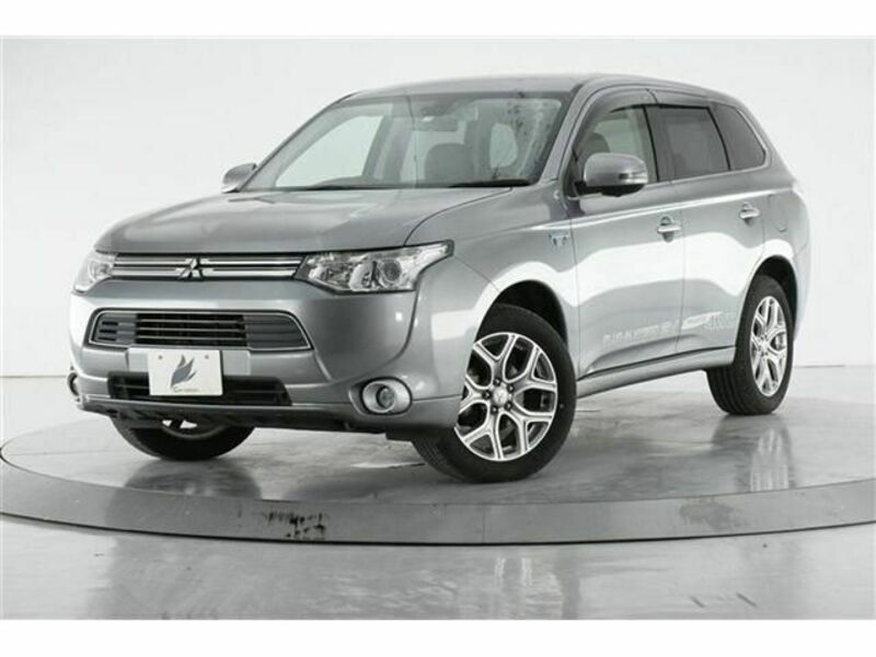 MITSUBISHI　OUTLANDER PHEV