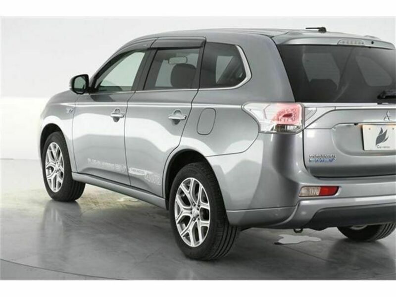 OUTLANDER PHEV-7