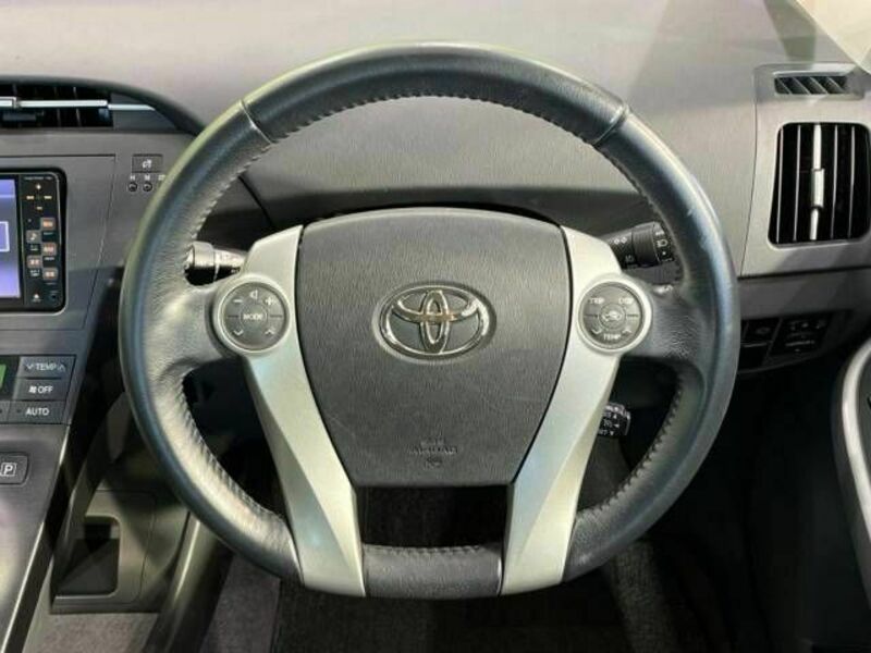 PRIUS-8