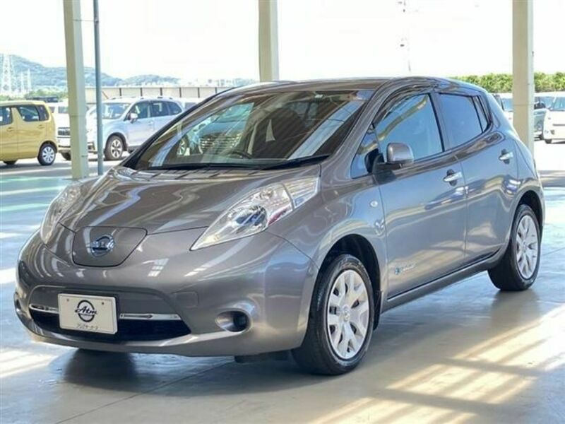 NISSAN　LEAF