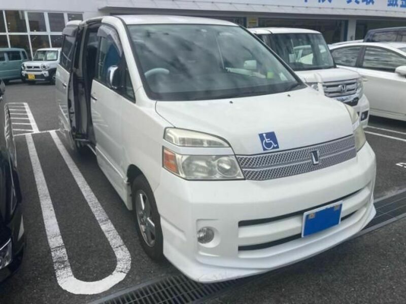 TOYOTA　VOXY