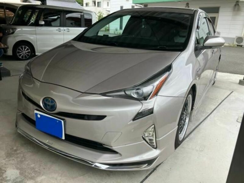 TOYOTA　PRIUS