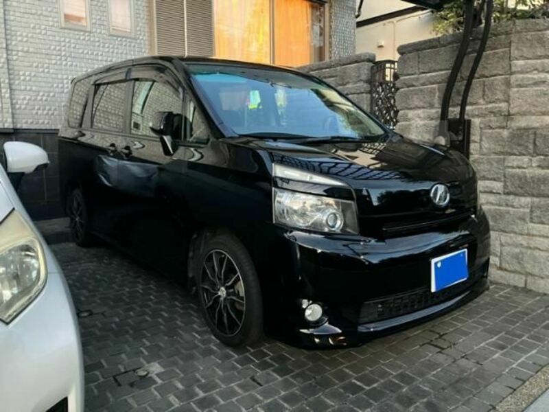 TOYOTA　VOXY