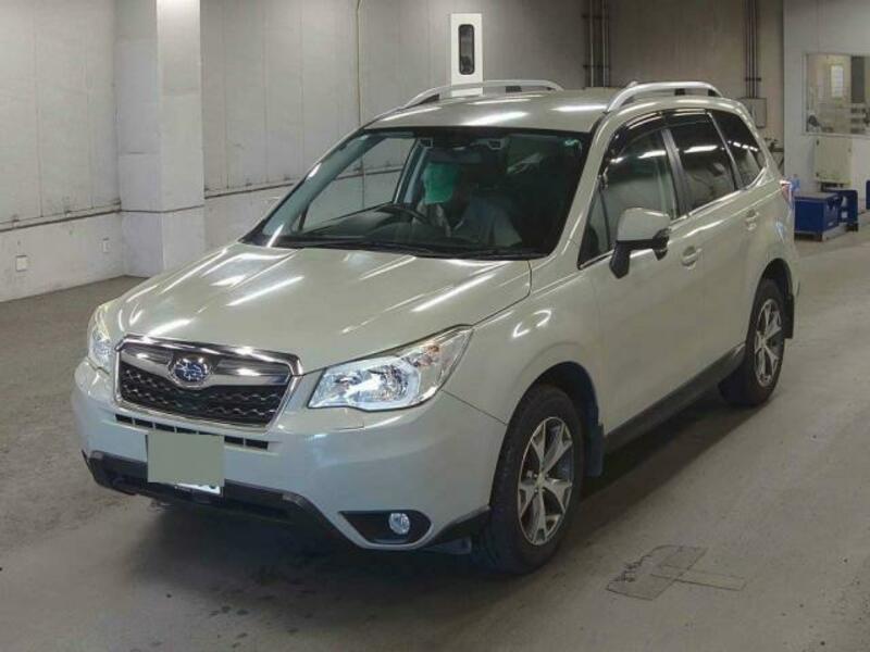 SUBARU　FORESTER