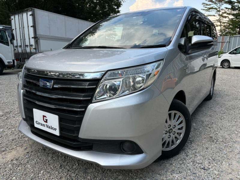 TOYOTA　NOAH