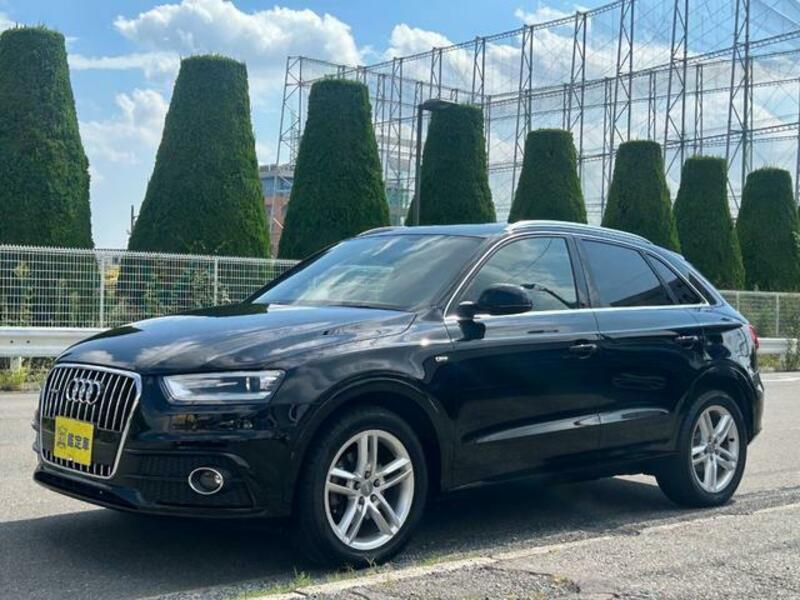 AUDI　Q3