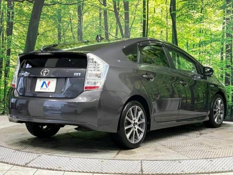 PRIUS-17