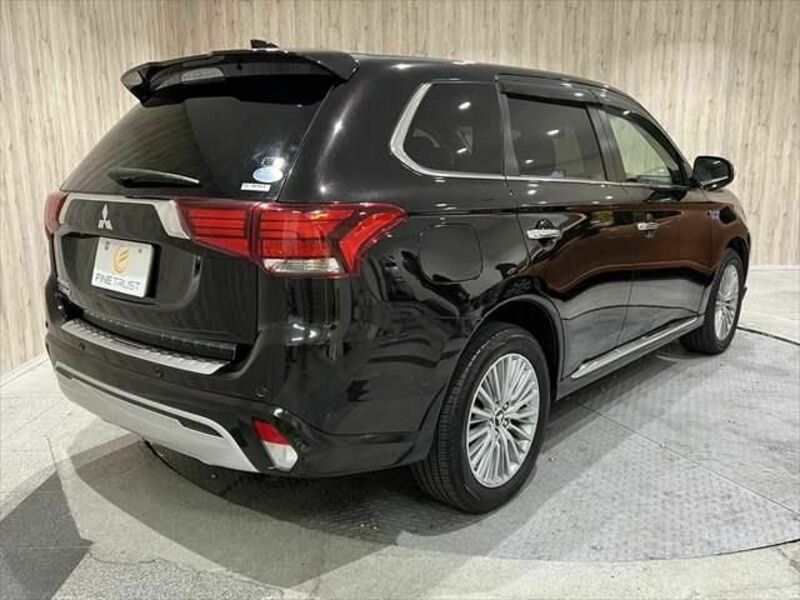 OUTLANDER PHEV-18