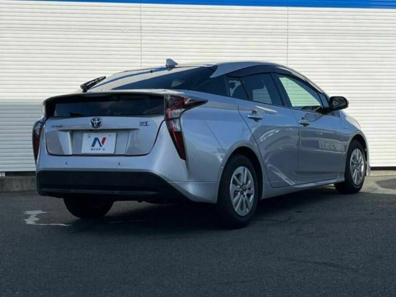 PRIUS-17