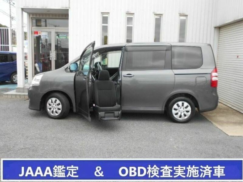 TOYOTA　NOAH