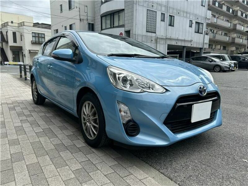 TOYOTA　AQUA