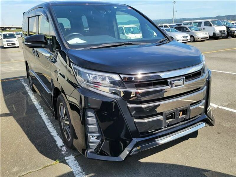 TOYOTA　NOAH