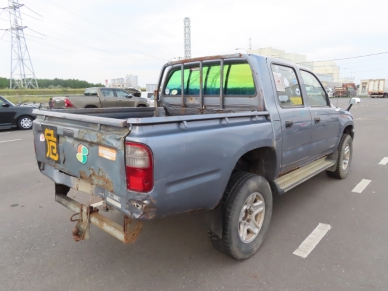 HILUX-11