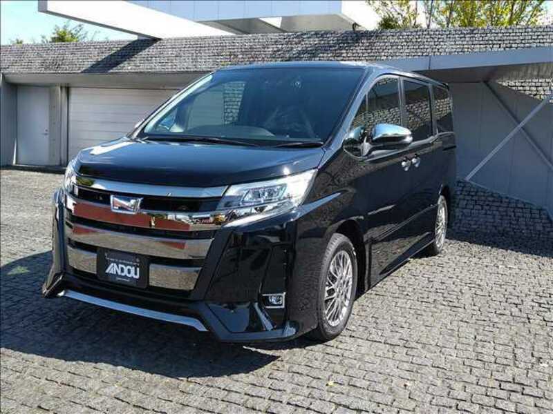 TOYOTA　NOAH