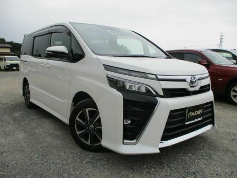 TOYOTA　VOXY