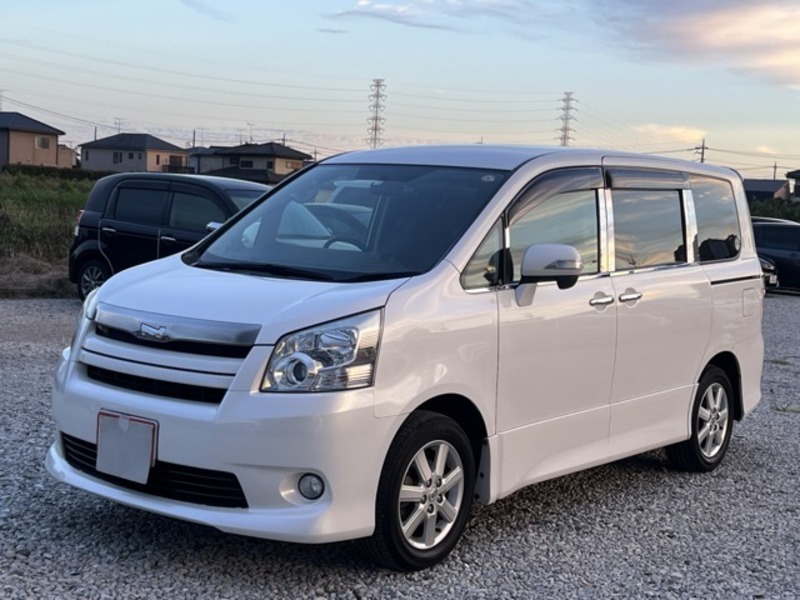 TOYOTA　NOAH