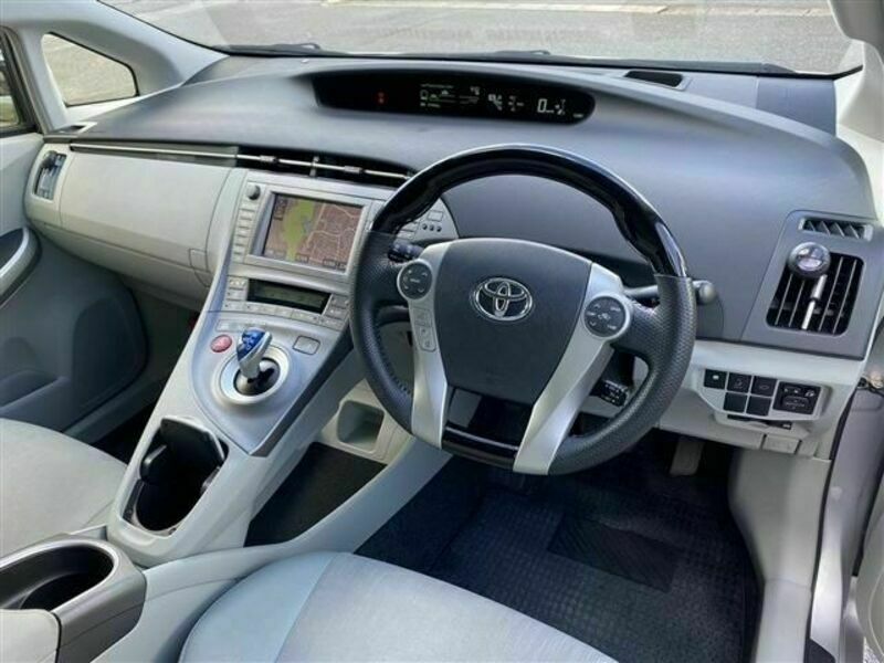 PRIUS-4