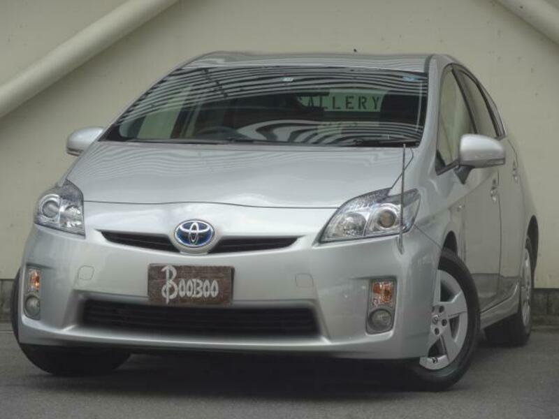 TOYOTA　PRIUS