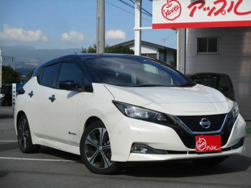 NISSAN　LEAF