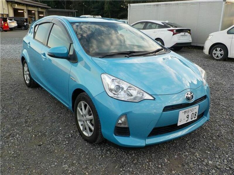 TOYOTA　AQUA