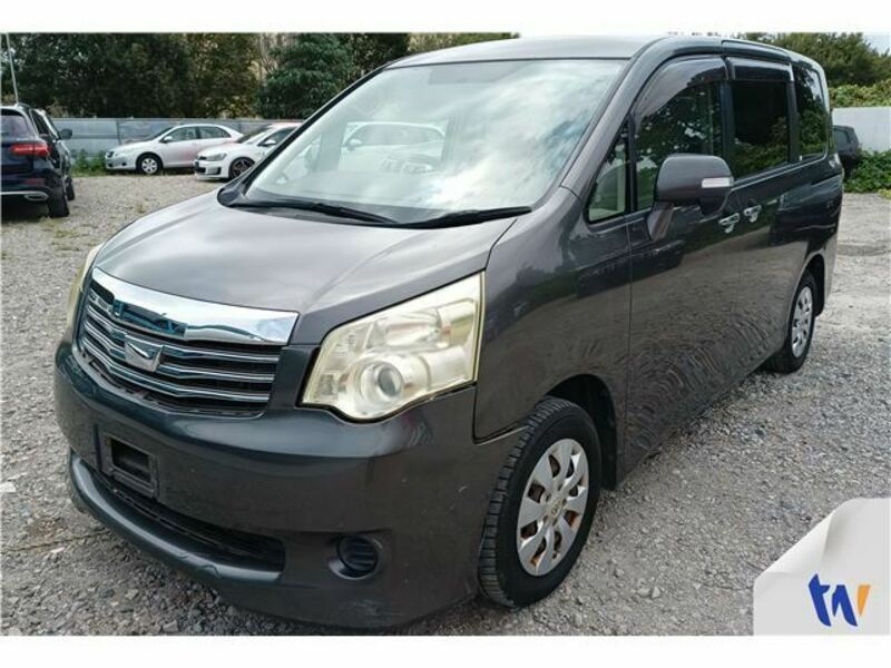 TOYOTA　NOAH