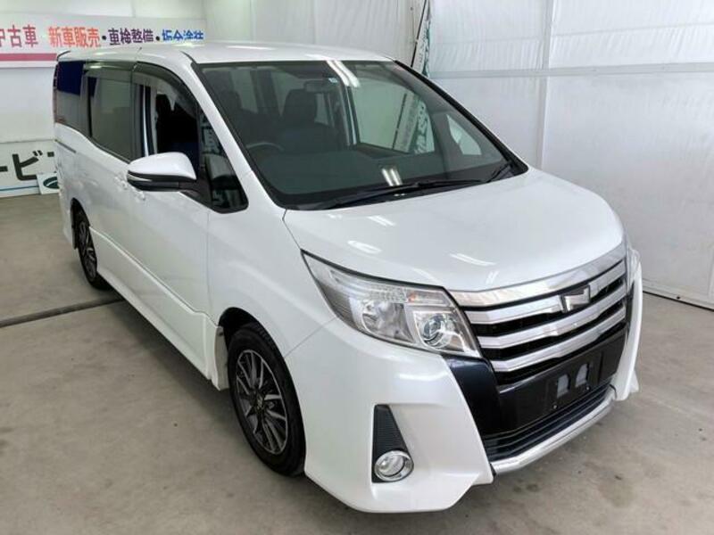 TOYOTA　NOAH