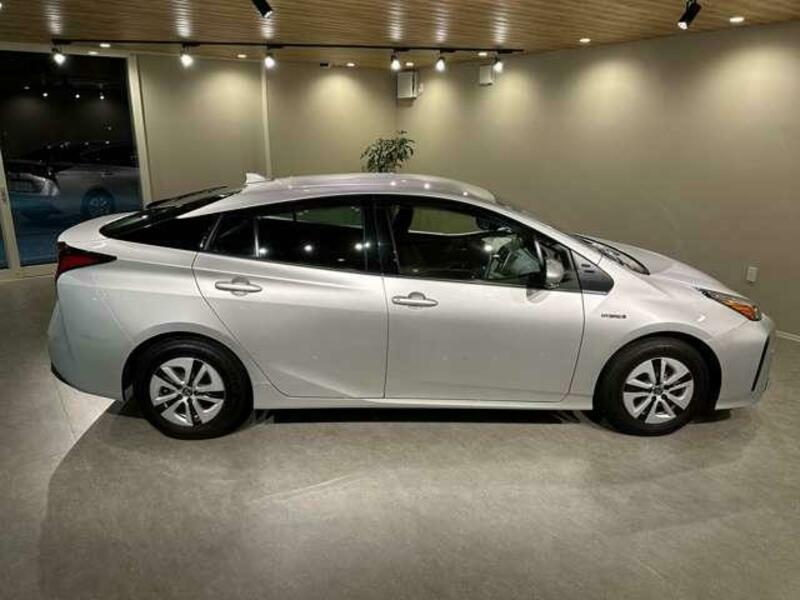 PRIUS-3