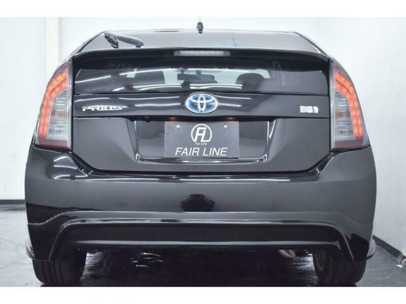 PRIUS-8