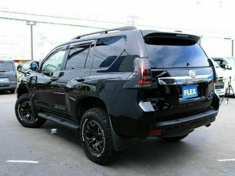 LAND CRUISER PRADO-12