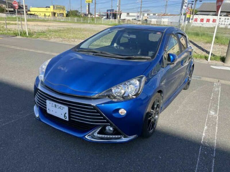 TOYOTA　AQUA