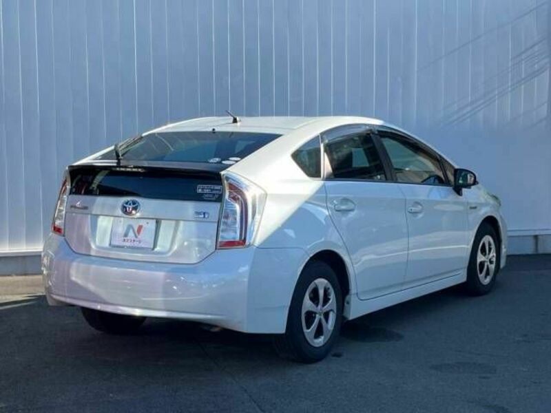 PRIUS-16