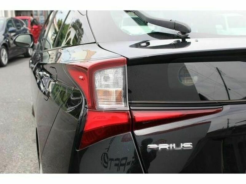 PRIUS-11