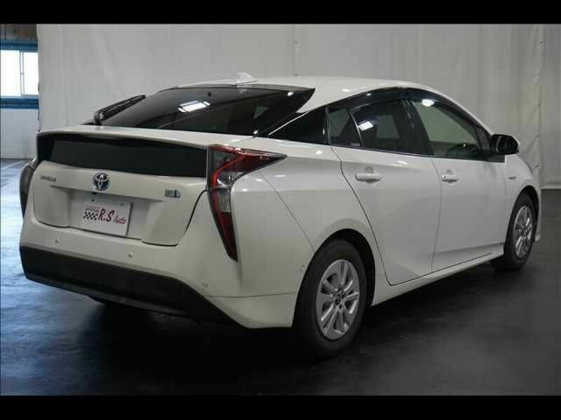 PRIUS-8