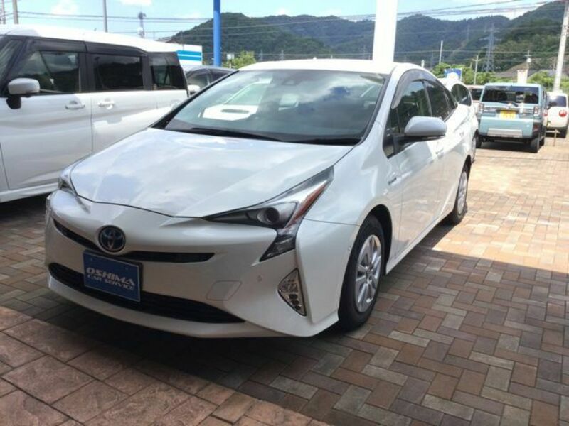 TOYOTA　PRIUS