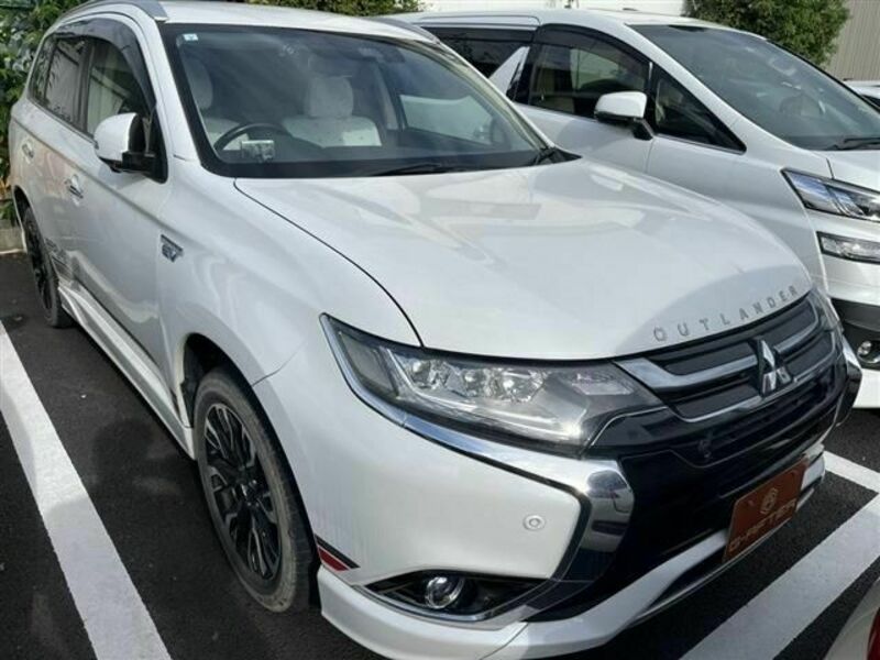 MITSUBISHI　OUTLANDER PHEV