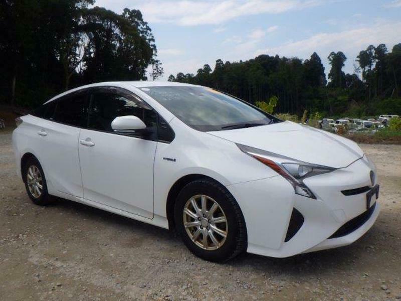 TOYOTA　PRIUS