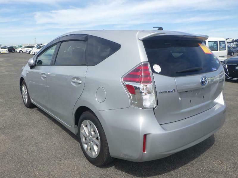 PRIUS ALPHA-21