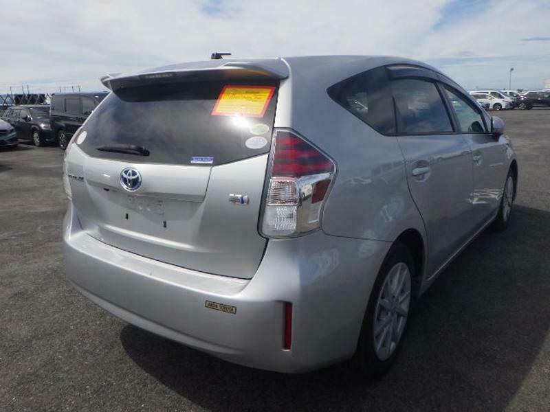 PRIUS ALPHA-22