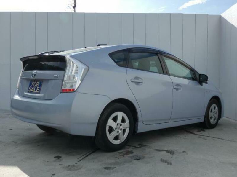 PRIUS-4