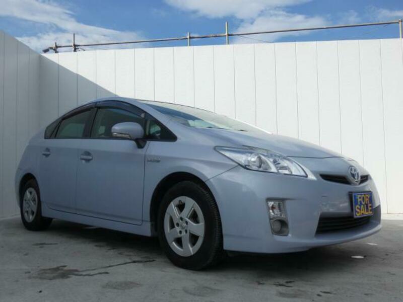 TOYOTA　PRIUS