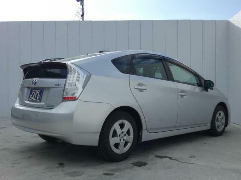 PRIUS-4