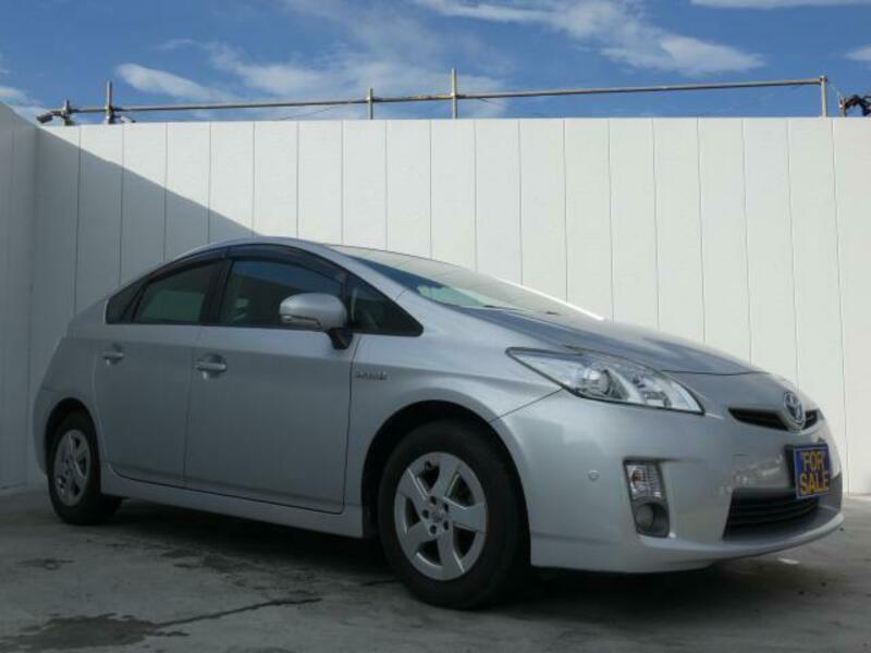 TOYOTA　PRIUS