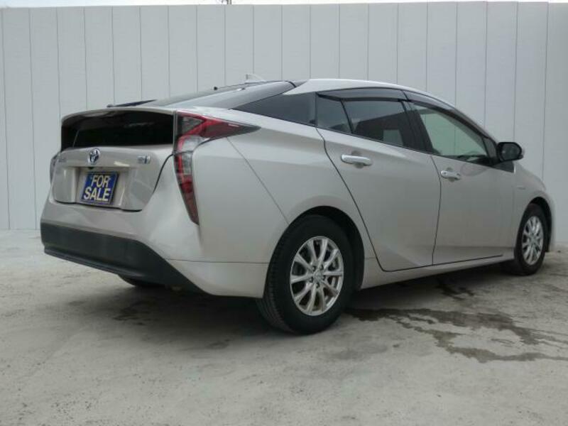 PRIUS-4