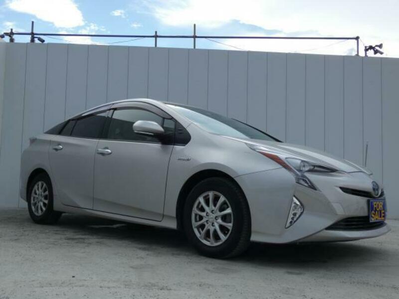 TOYOTA　PRIUS