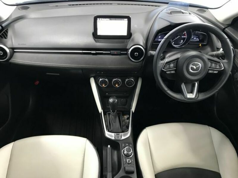 MAZDA2-1