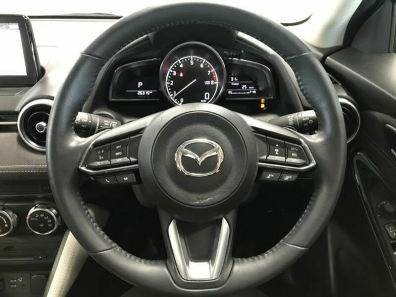 MAZDA2-11