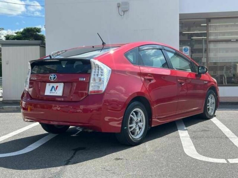 PRIUS-17