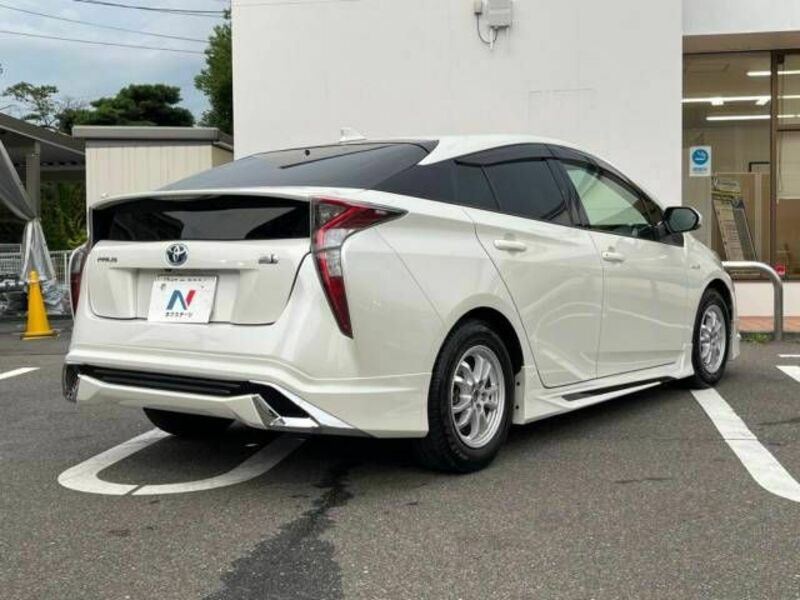 PRIUS-17